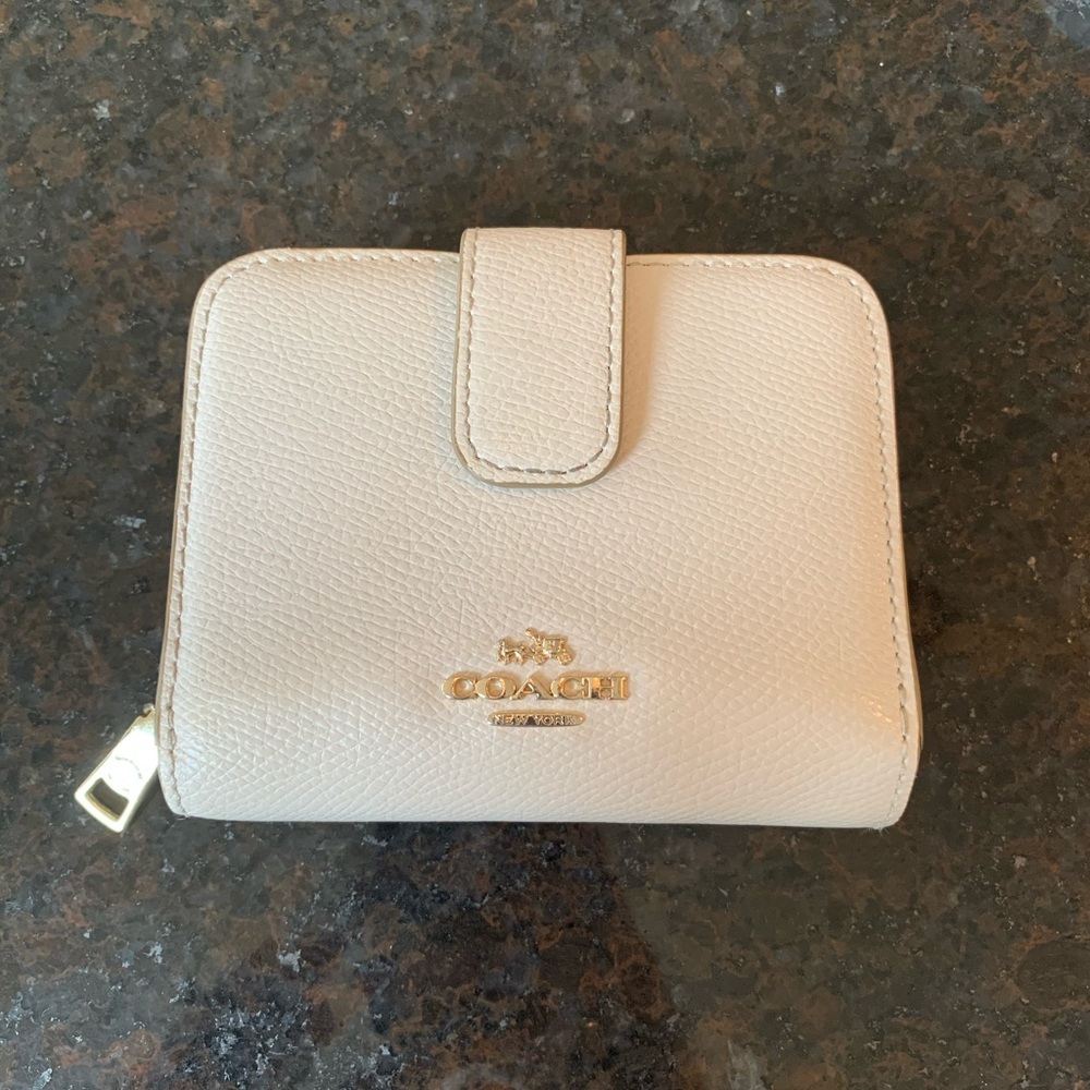 White pebbled leather Coach wallet